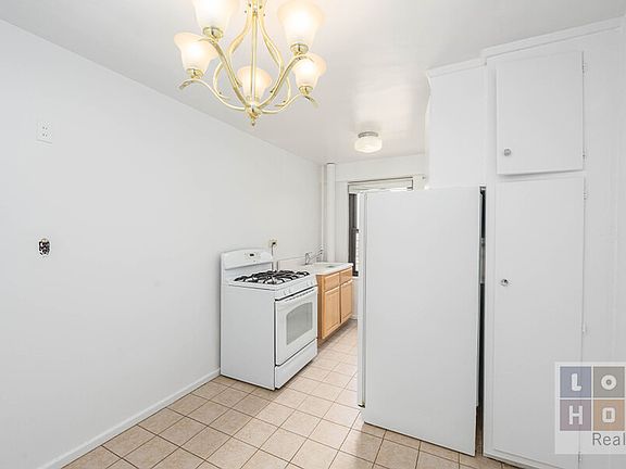 5th image of 413 Grand St APT F505