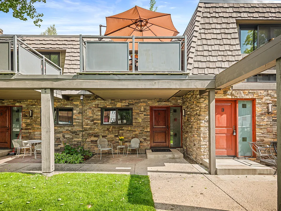 124 E Durant Ave