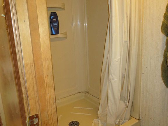 4th image of 101 Leslie Ave