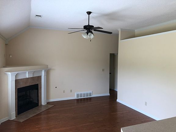 4th image of 4321 Louden Dr