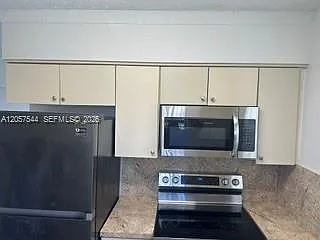 1635 NW 1st Ave — Photo 9