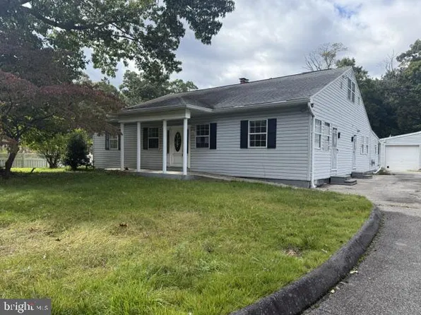 22 Luke Dr, Pasadena, MD 21122