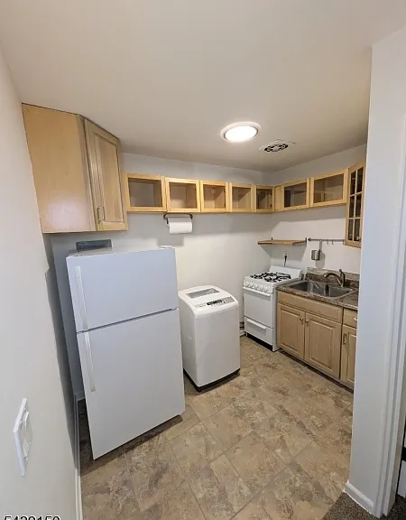 172 Belleville Ave #103 — Photo 2