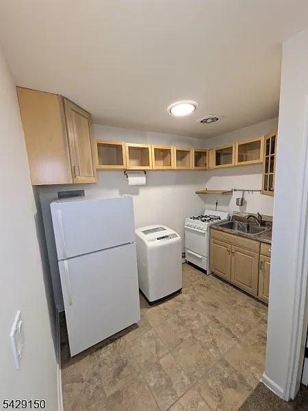 Building Photo - 172 Belleville Ave #103