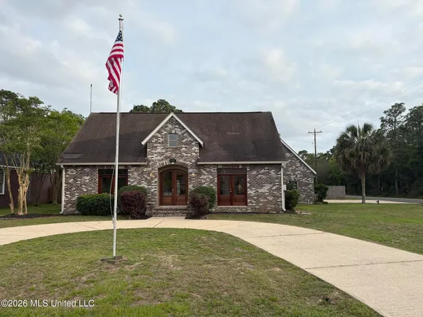 5601 Woody End Rd, Ocean Springs, MS 39564