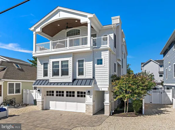 11 E Pennsylvania Ave, Brant Beach, NJ 08008
