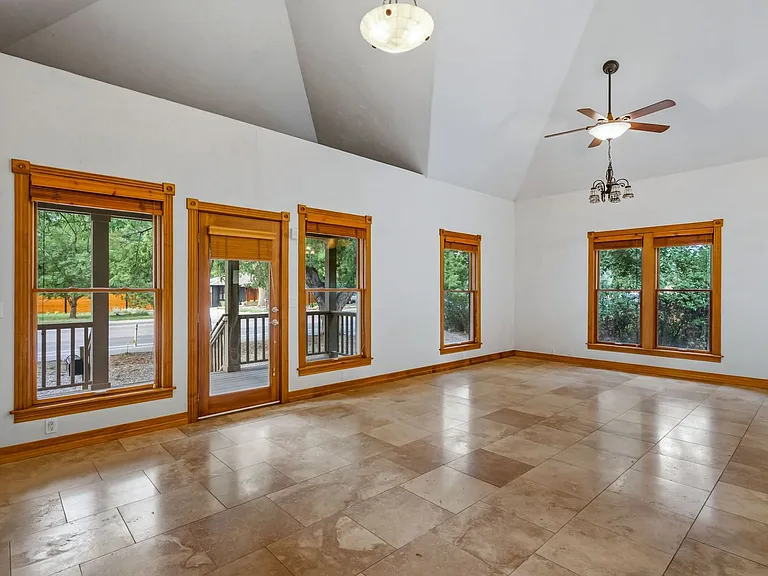 1800 W Mulberry St — Photo 10