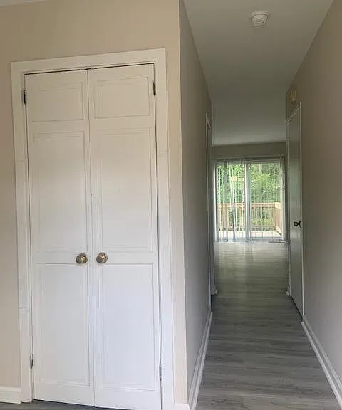 2804 Cambridge Dr — Photo 2