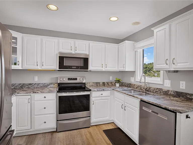 9704 Sundance Dr — Photo 11