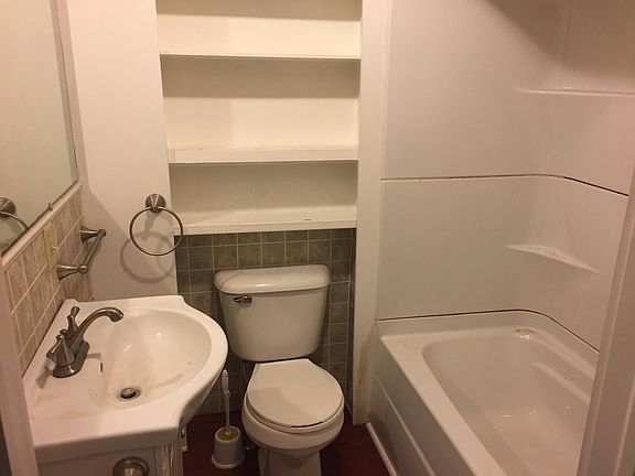 3rd image of 237 Front Ave SE APT 1