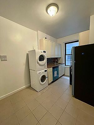 4th image of 90 Pinehurst Ave APT 3C