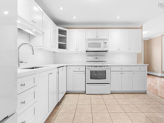 4th image of 78 Regency Park Dr #207