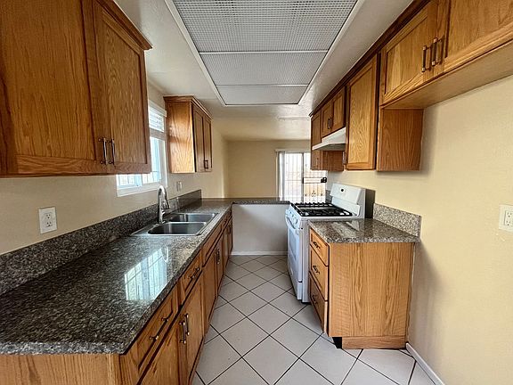4th image of 2313 Westwood St #B