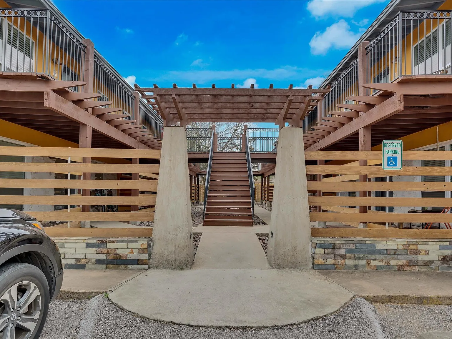 2 bed, 1.0 bath, 850 sqft, $1,445 — Photo 1