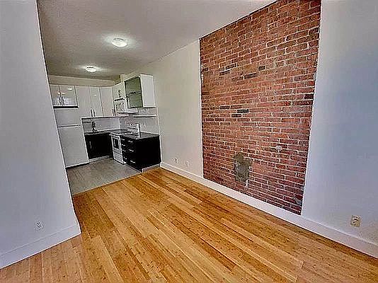 2nd image of 99 Elizabeth St #3Q