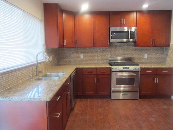 4th image of 1121 Edmonton Dr