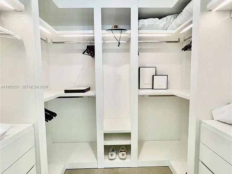 50 S Pointe Dr #LOFT5 — Photo 7