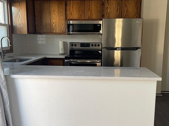 3rd image of 411 N Grandview Blvd