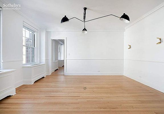 3rd image of 50 E 72nd St #11A