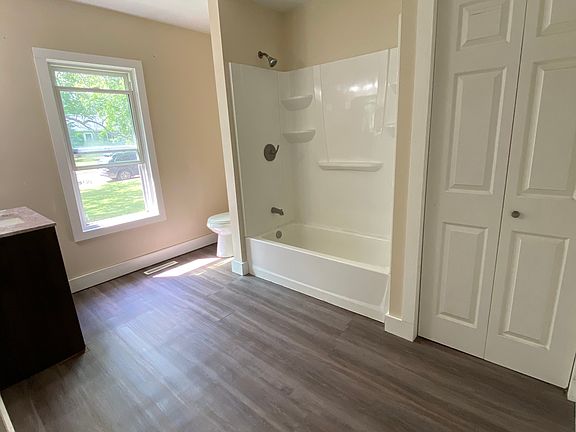 5th image of 801 3rd St NE