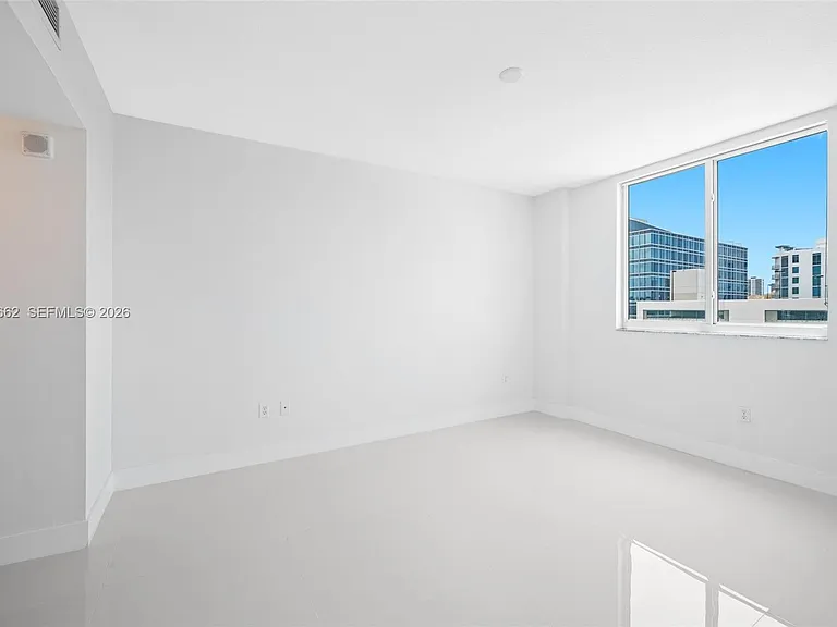 18800 NE 29th Ave #708 — Photo 17