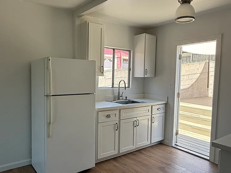 647 W Avenue 28 — Photo 5