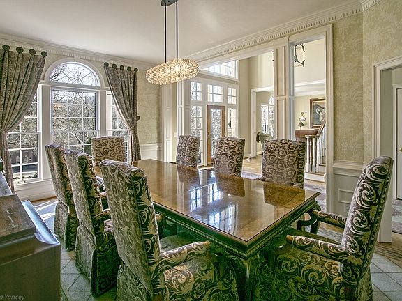 3rd image of 21 Castlewood Ct