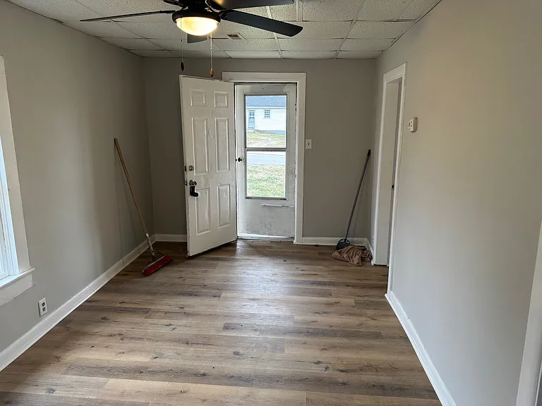410 Bowen Ave — Photo 5