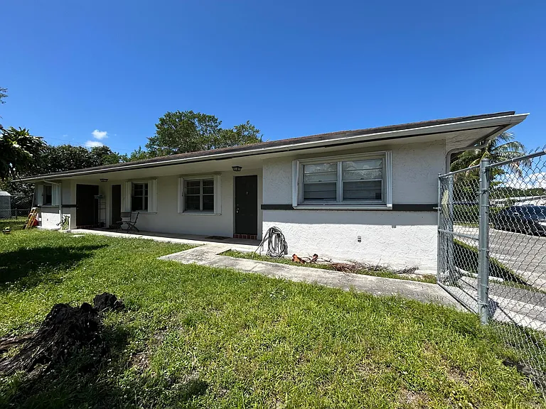 6140 SW 41st Ct #1 — Photo 8