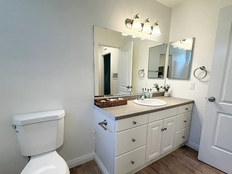 Pinewood Park Apartments — Photo 15