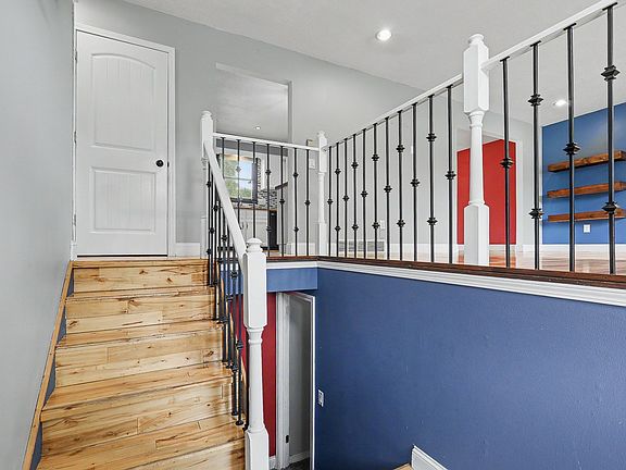 4th image of 1020 Park Ln