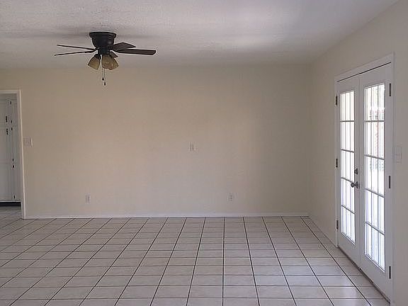 3rd image of 1805 Pease St