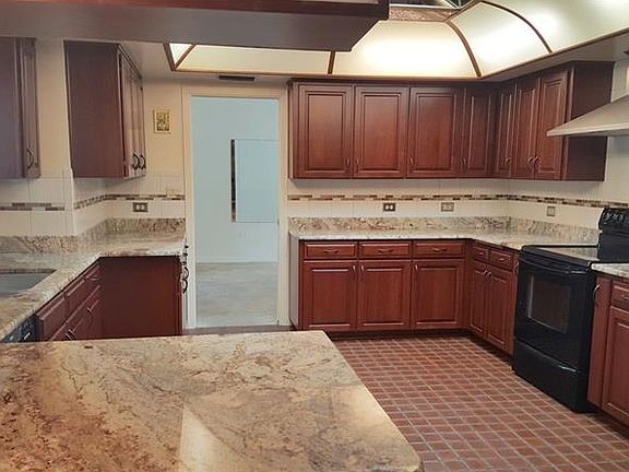 3rd image of 3515 Lake Padgett Dr