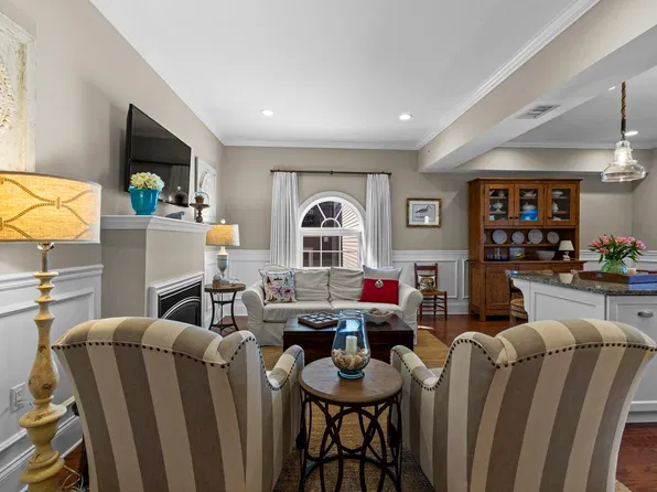 616 E 4th St Unit 303, South Boston, MA 02127