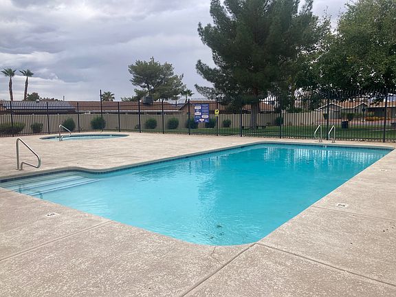 Community Pool and Spa