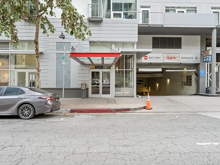 645 W 9th St #631 — Photo 12