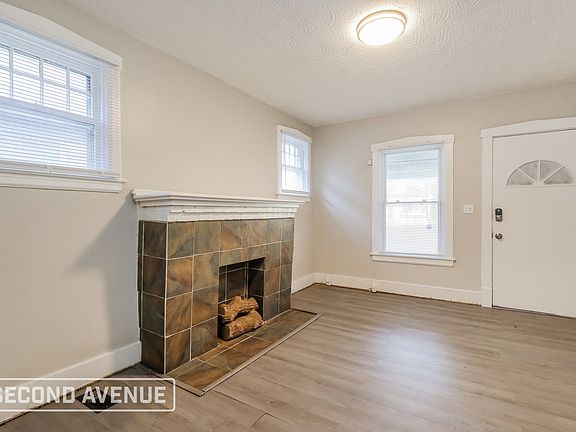 3rd image of 819 S 40th St