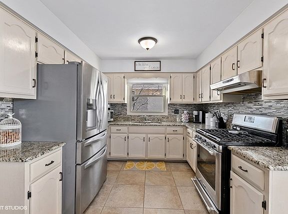 5th image of 8030 Meadow Ln