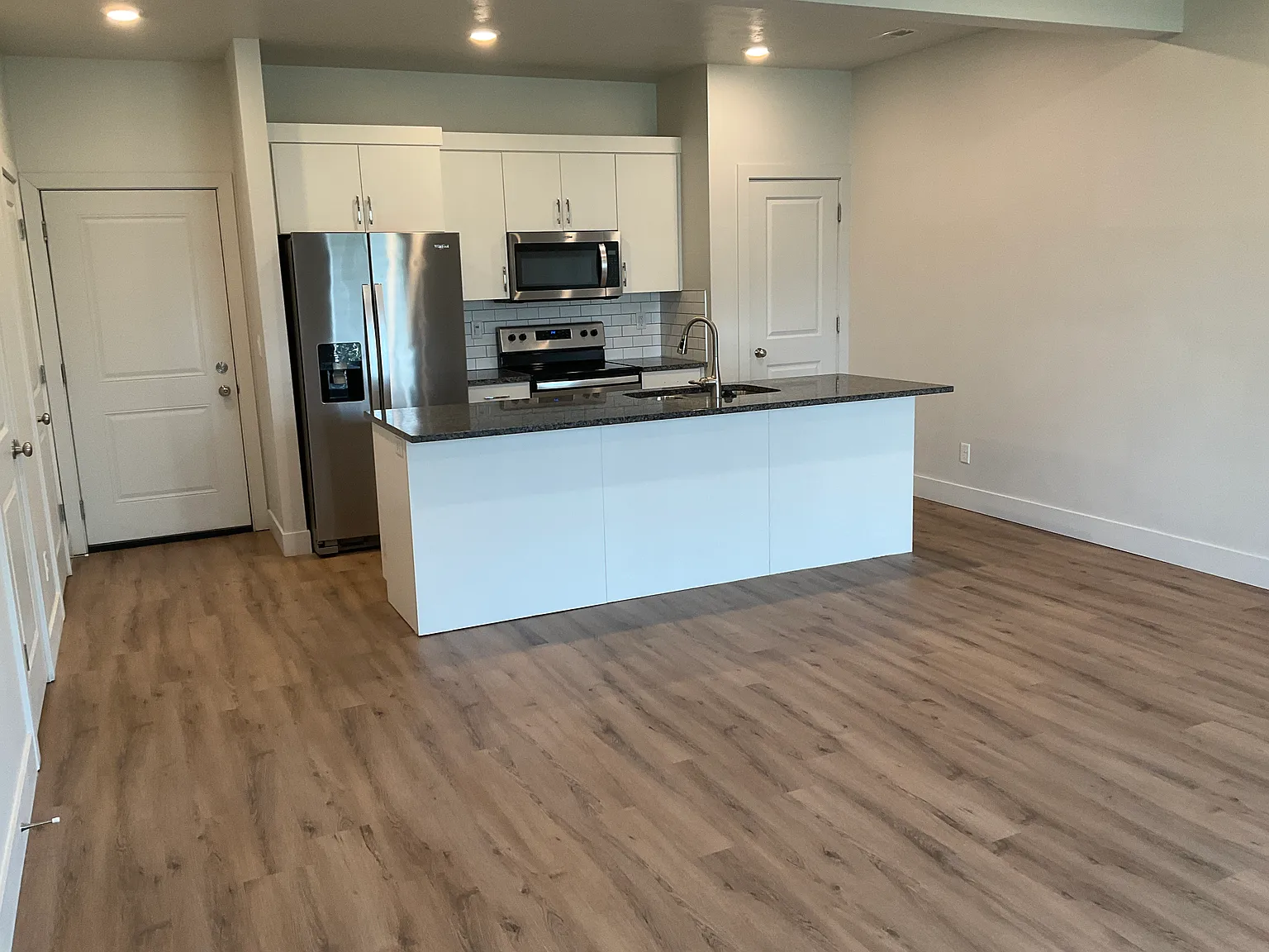 3 bed, 2.5 bath, 1417 sqft, $1,695 — Photo 2