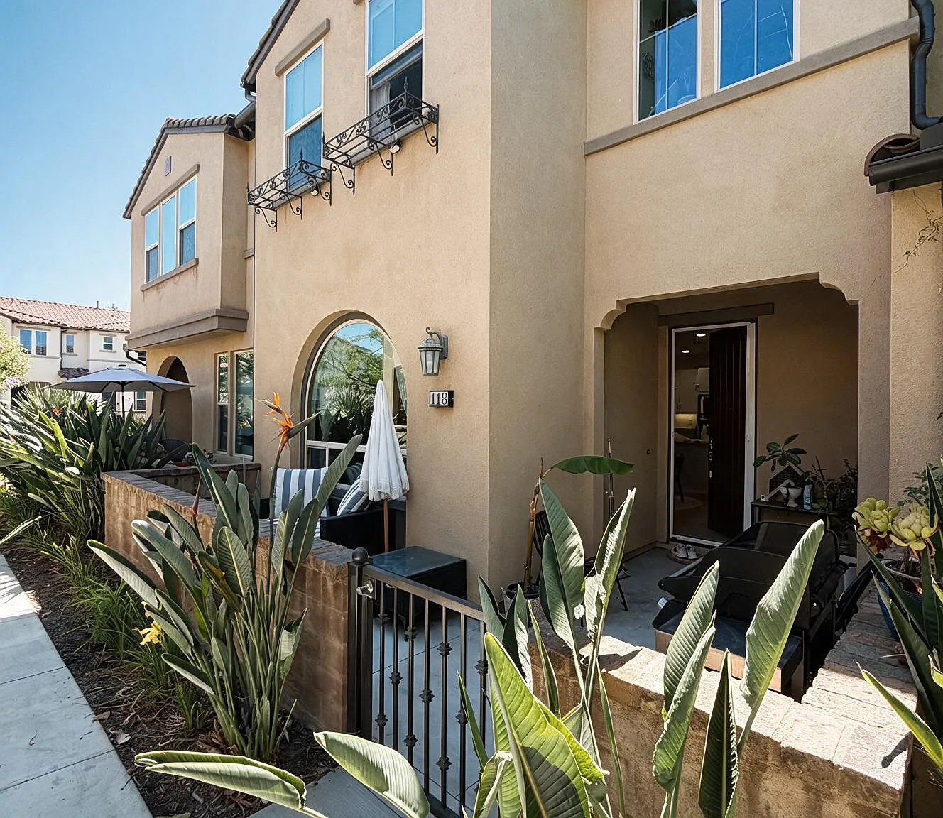 3 bed, 2.5 bath, 1563 sqft, $4,395 — Photo 1