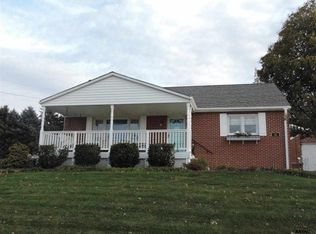 32 Hanover St, Spring Grove, PA 17362