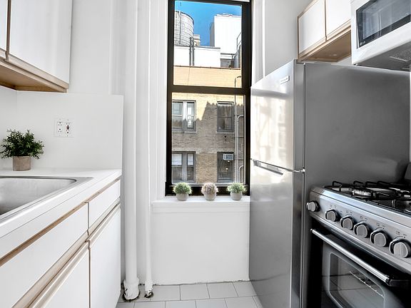 4th image of 243 W End Ave APT 1507
