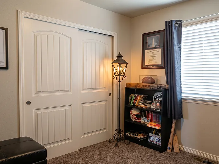 9774 Vistas Park Dr — Photo 17