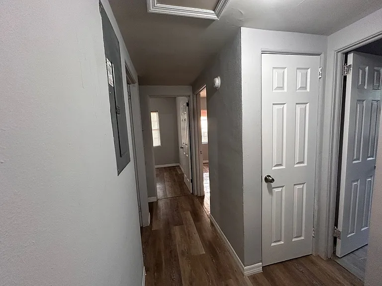 1648 Loyola Dr N — Photo 11
