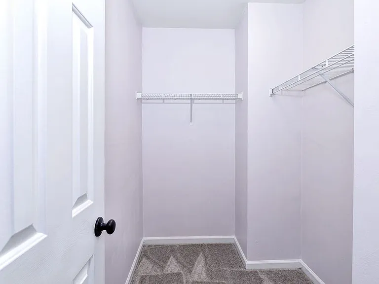 404 Crescent Ct — Photo 17