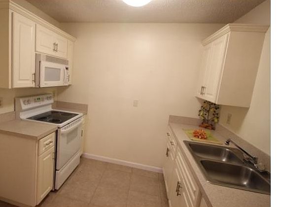 2nd image of 1816 Foxhunt Dr Unit B