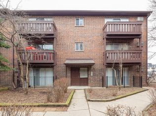 1316 E Turtle Creek Cir, Palatine, IL 60074