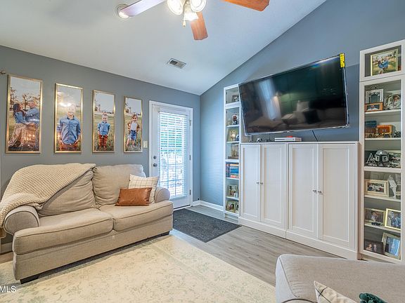 4th image of 7054 La Christa Way