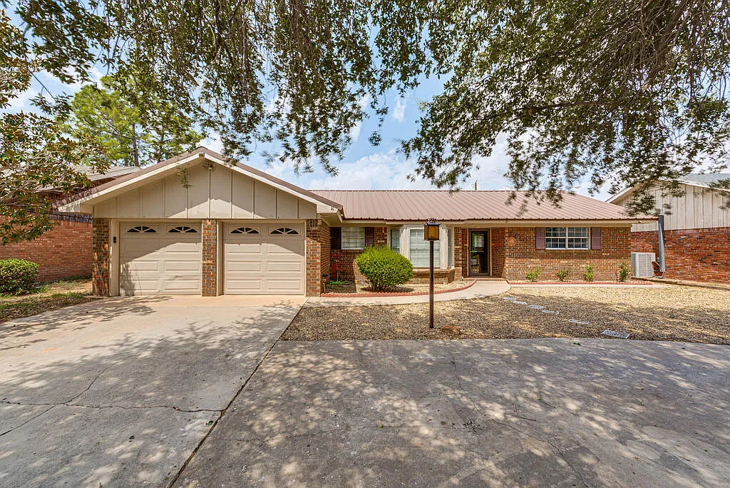 3 bed, 2.0 bath, 1716 sqft, $2,475 — Photo 1