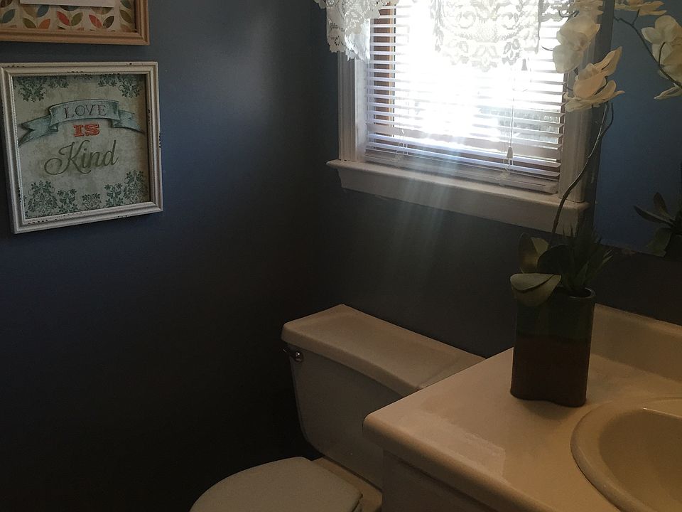 1st image of 623 Jennifer Dr E